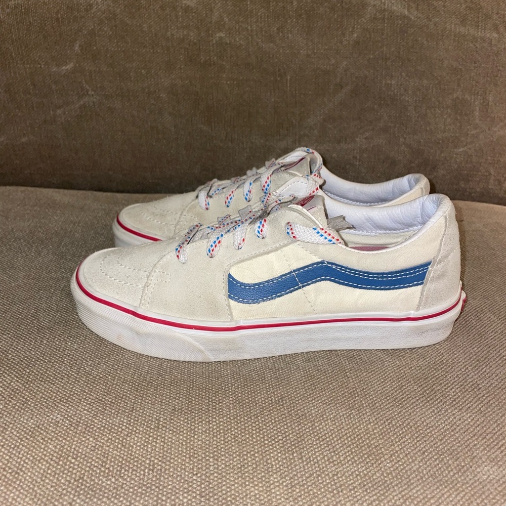 Vans - Picture 3 of 5